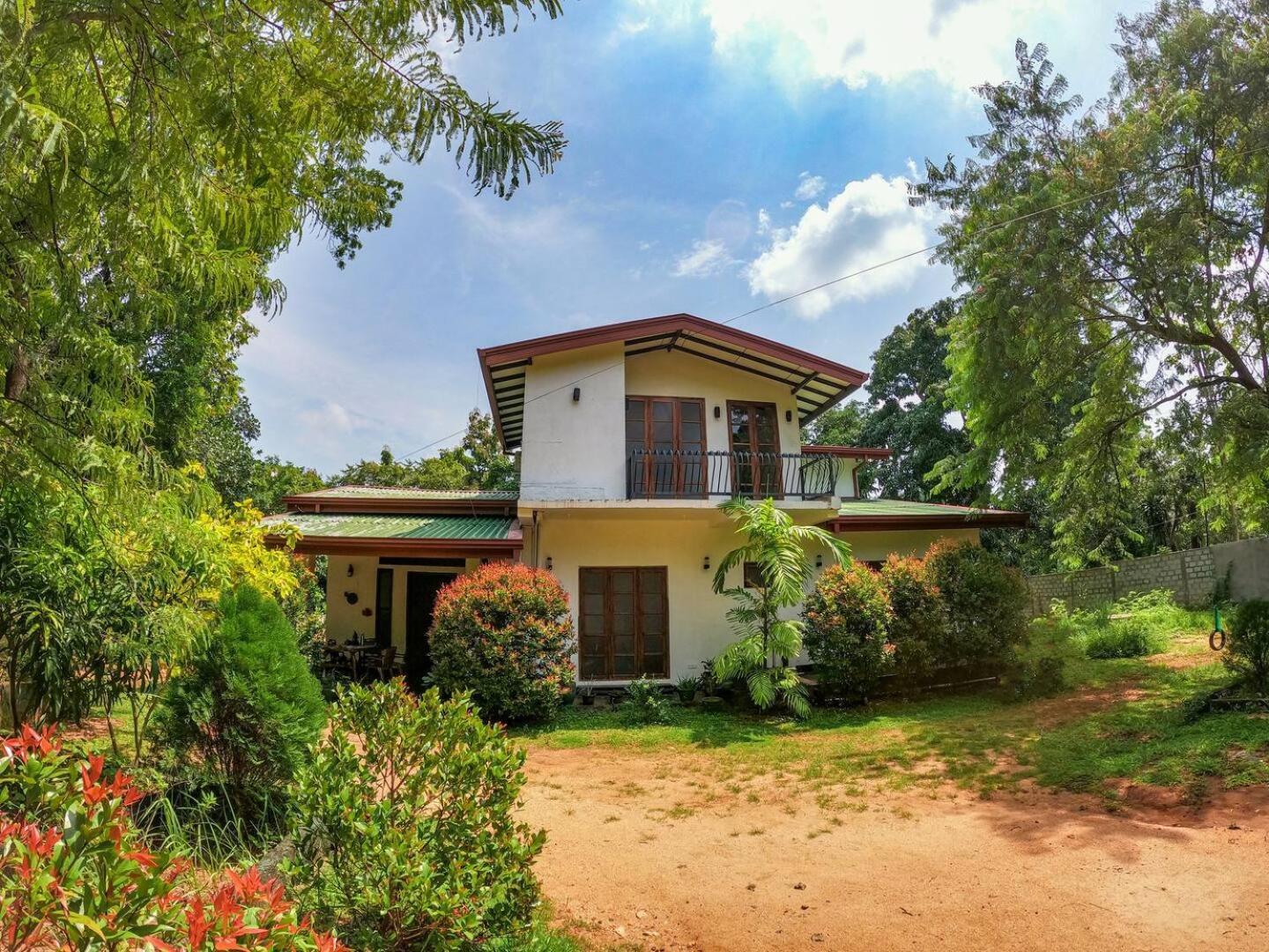 The Sigiriya White House Lägenhet Exteriör bild